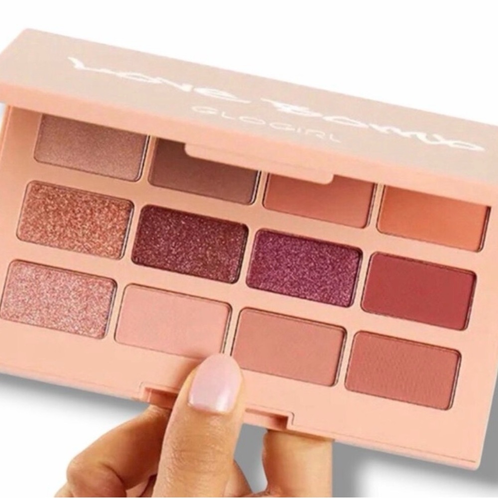 GloGIRL Love Bomb Eyeshadow Palette - NIB